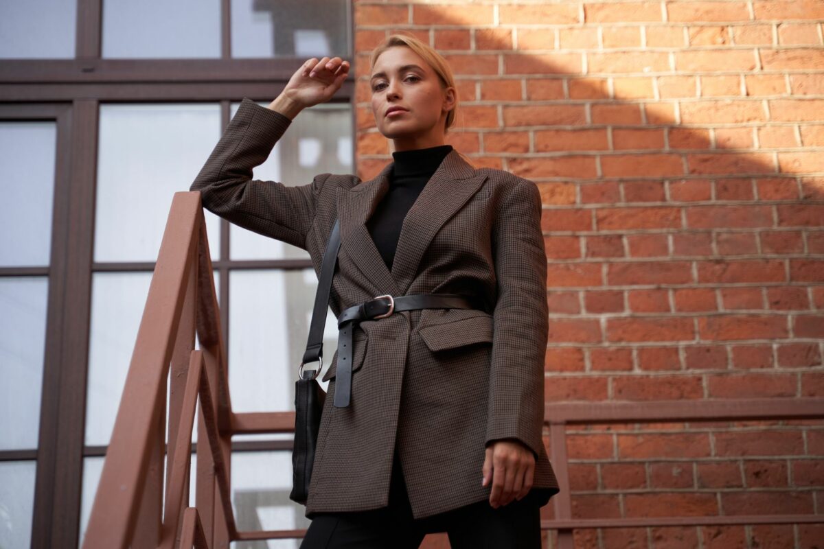Tendances mode automne-hiver 2026 : tailoring déstructuré, velours et vague denim